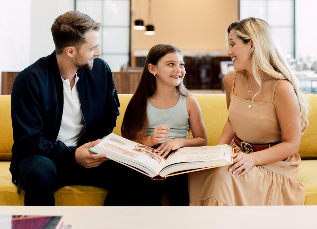 Ette Luxury Hotel & Spa Four Corners Εξωτερικό φωτογραφία A family at the 2019 Toronto International Film Festival