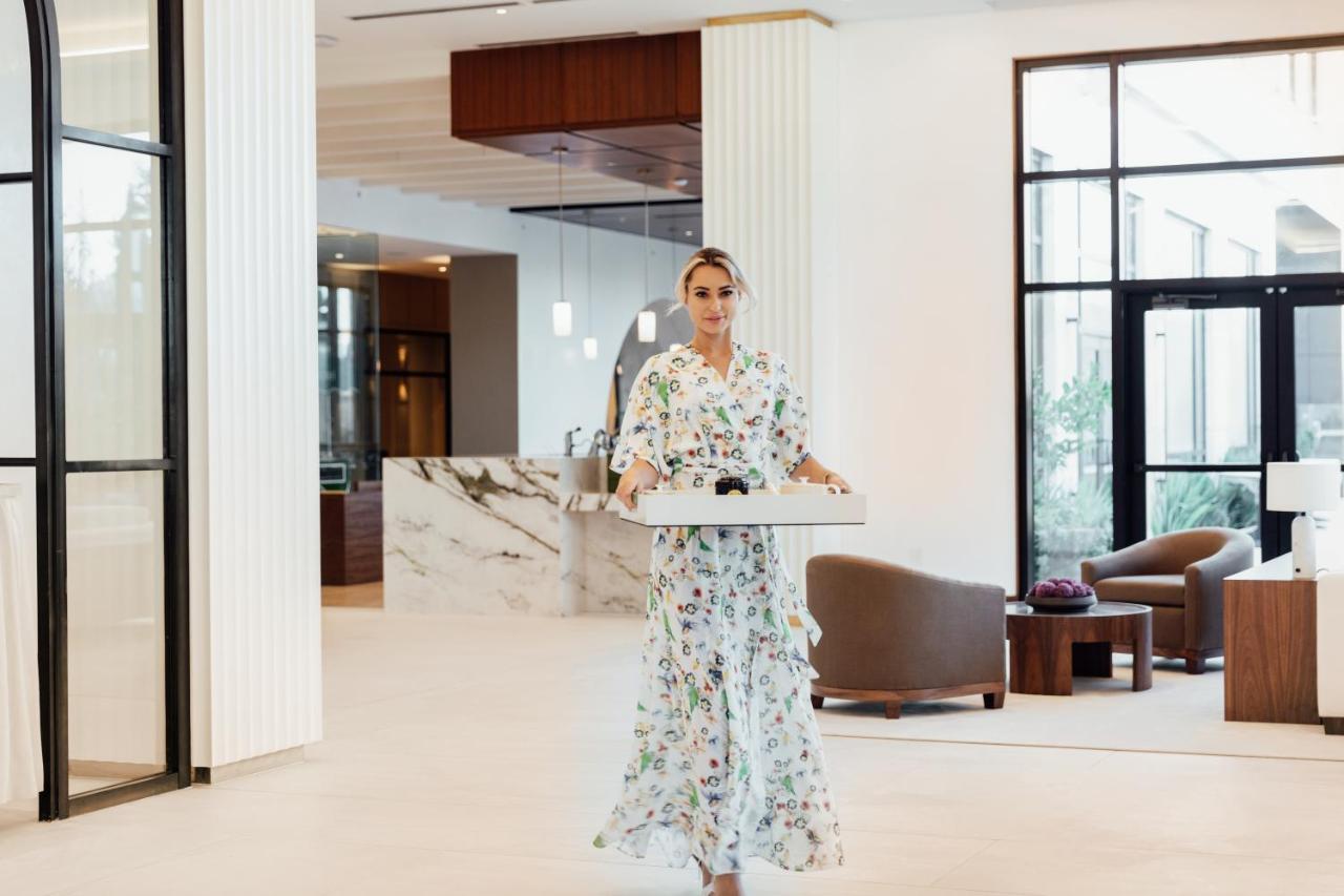 Ette Luxury Hotel & Spa Four Corners Εξωτερικό φωτογραφία A hotel butler