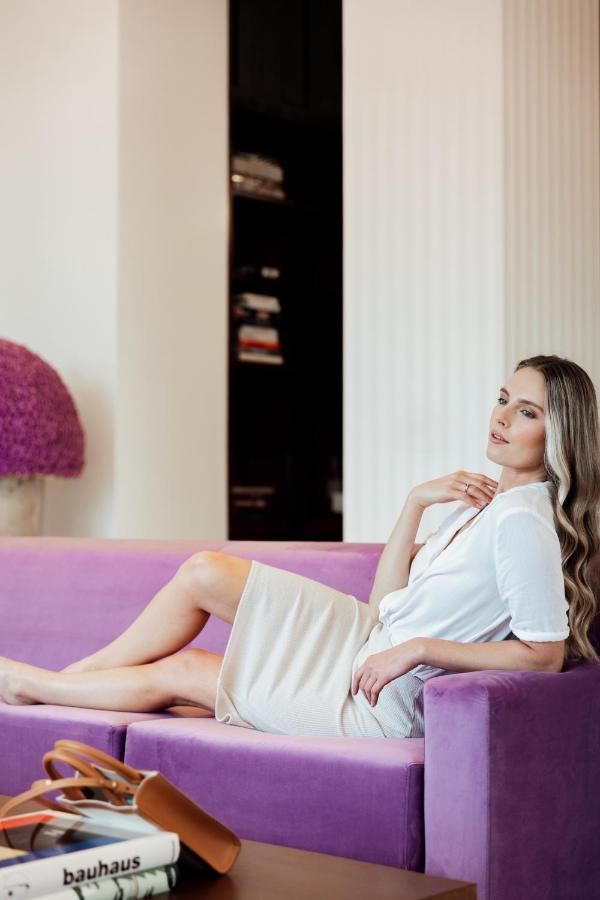 Ette Luxury Hotel & Spa Four Corners Εξωτερικό φωτογραφία A woman relaxing on a sofa