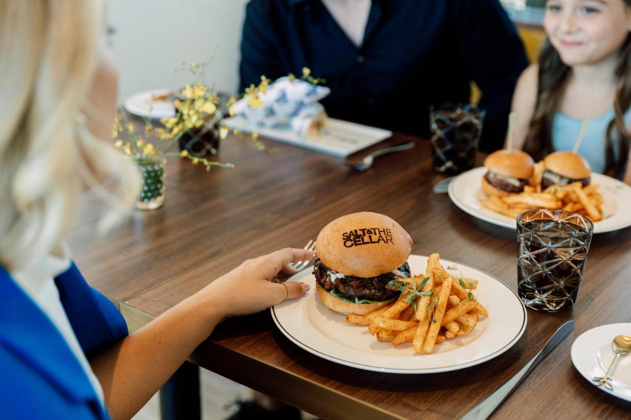 Ette Luxury Hotel & Spa Four Corners Εξωτερικό φωτογραφία A burger at Saint Cellas