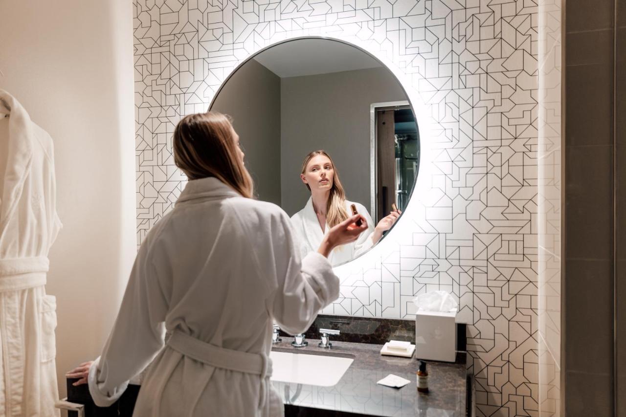 Ette Luxury Hotel & Spa Four Corners Εξωτερικό φωτογραφία A woman in a bathrobe